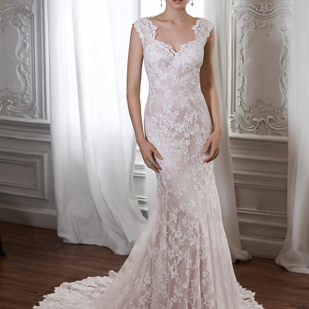 Never worn! Maggie Soterro Wedding dress
